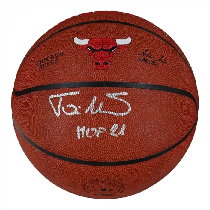 Ballon Toni-Kukoc-Signed-Bulls-Logo-Basketball-Inscribed-HOF-21