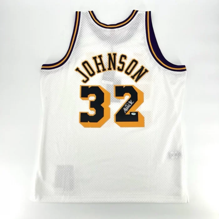Magic JOHNSON - Maillot Mitchell&Ness Swingman Lakers blanc signé. COA Schwartz.