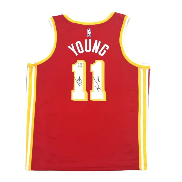 Trae YOUNG - Maillot Nike Swingman Hawks signé et inscription "ICE TRAE". COA Beckett.