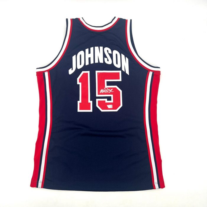 Magic JOHNSON - Maillot Mitchell&Ness Authentique Team USA 1992 Bleu signé. COA Fanatics.